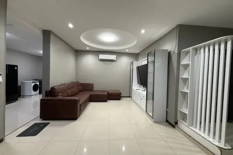 Casa de 3 dormitorios en Pattaya, Tailandia № 167578 - foto 4