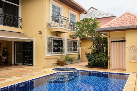 Casa de 3 dormitorios en Pattaya, Tailandia № 205030 - foto 2