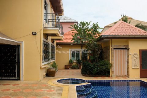 Casa de 3 dormitorios en Pattaya, Tailandia № 205030 - foto 3