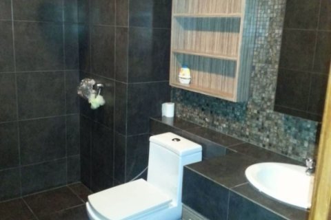 Condominio de 2 dormitorios en Watthana, Bangkok, Tailandia № 47710 - foto 14
