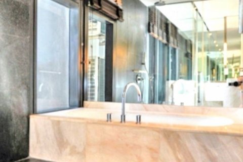 Condo in Bangkok, Thailand, 3 bedrooms № 119116 - photo 10
