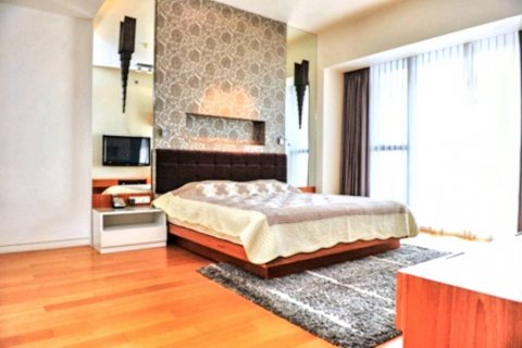 Condo in Bangkok, Thailand, 3 bedrooms № 119116 - photo 4