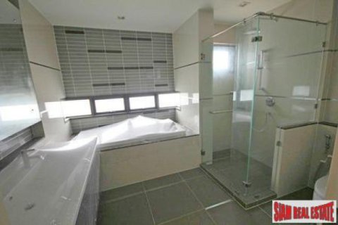 Chalet de 4 dormitorios en Bangkok, Tailandia № 202605 - foto 3