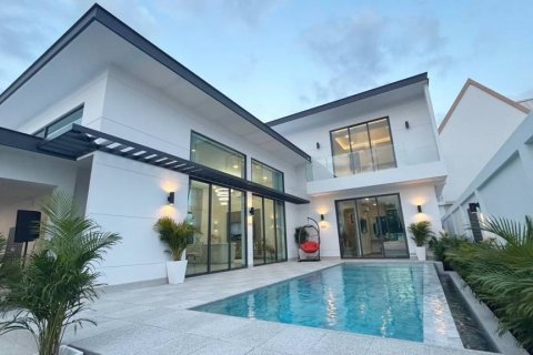Chalet de 4 dormitorios en Pattaya, Tailandia № 116312