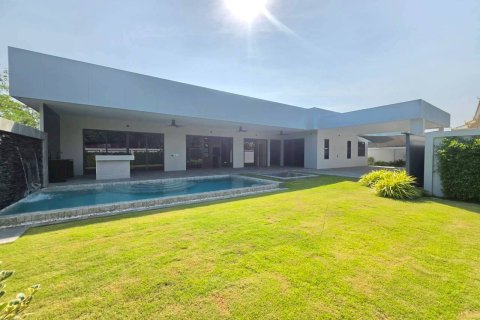 Casa de 3 dormitorios en Pattaya, Tailandia № 155773 - foto 3