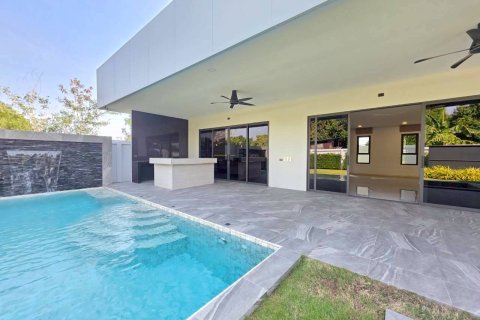 Casa de 3 dormitorios en Pattaya, Tailandia № 155773 - foto 6