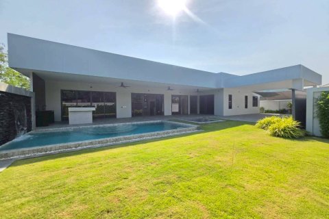 Casa de 3 dormitorios en Pattaya, Tailandia № 155773 - foto 4