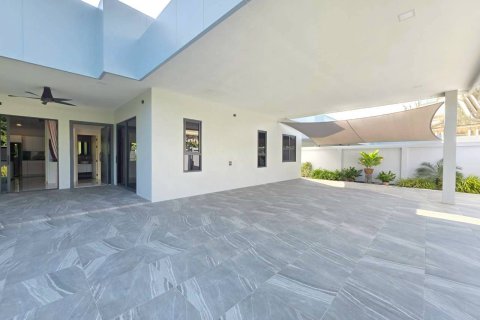 Casa de 3 dormitorios en Pattaya, Tailandia № 155773 - foto 12