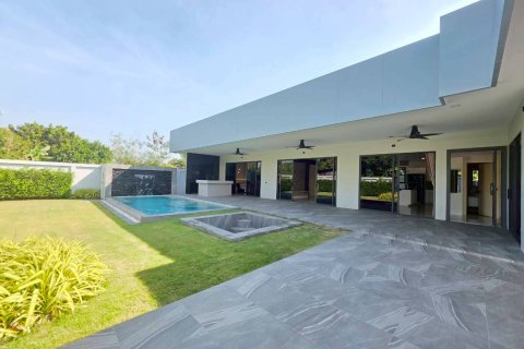 Casa de 3 dormitorios en Pattaya, Tailandia № 155773 - foto 13