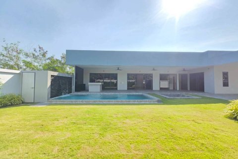 Casa de 3 dormitorios en Pattaya, Tailandia № 155773 - foto 2