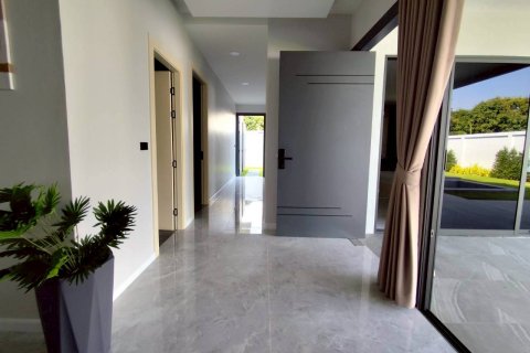 Casa de 3 dormitorios en Pattaya, Tailandia № 155774 - foto 30