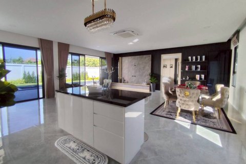 Casa de 3 dormitorios en Pattaya, Tailandia № 155774 - foto 17