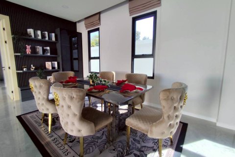 Casa de 3 dormitorios en Pattaya, Tailandia № 155774 - foto 18