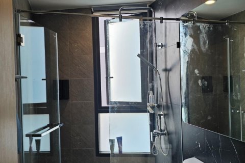 Condominio de 2 dormitorios en Phra Khanong, Bangkok, Tailandia № 163091 - foto 5
