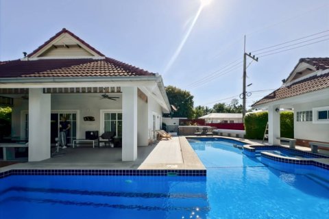 Chalet de 2 dormitorios en Hua Hin, Tailandia № 155758 - foto 3