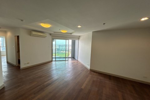 Condominio de 2 dormitorios en Huai Khwang, Bangkok, Tailandia № 147735 - foto 11