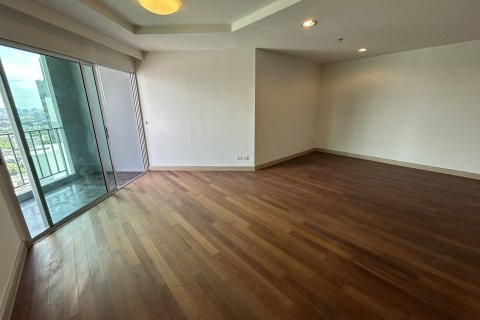 Condominio de 2 dormitorios en Huai Khwang, Bangkok, Tailandia № 147735 - foto 20