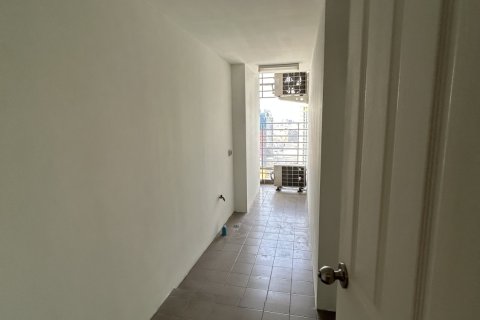 Condominio de 2 dormitorios en Huai Khwang, Bangkok, Tailandia № 147735 - foto 5