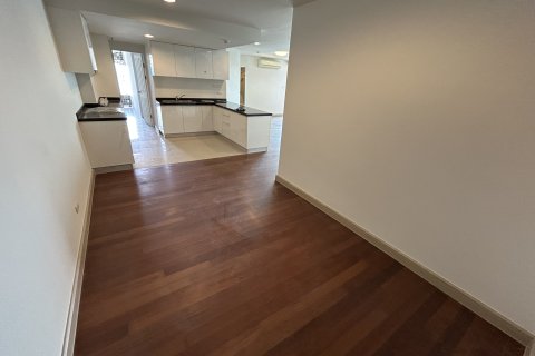 Condominio de 2 dormitorios en Huai Khwang, Bangkok, Tailandia № 147735 - foto 3