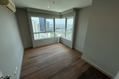 Condominio de 2 dormitorios en Huai Khwang, Bangkok, Tailandia № 147735 - foto 12