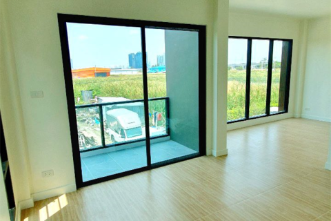 House in Bangkok, Thailand 4 bedrooms № 189267
