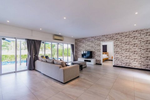 Chalet de 3 dormitorios en Hua Hin, Tailandia № 114035 - foto 8