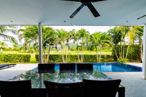 Chalet de 3 dormitorios en Hua Hin, Tailandia № 114035 - foto 4