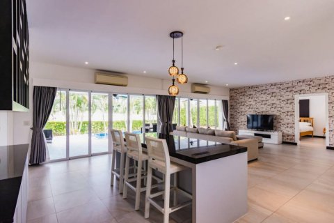 Chalet de 3 dormitorios en Hua Hin, Tailandia № 114035 - foto 10