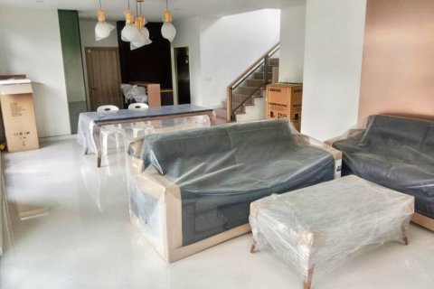 Casa de 4 dormitorios en Saphan Sung, Bangkok, Tailandia № 114041 - foto 6