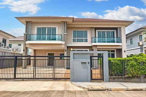 Maison à Saphan Sung, Bangkok, Thaïlande 4 chambres № 114041