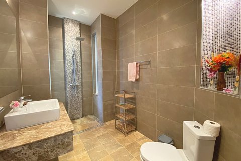 Chalet de 3 dormitorios en Hua Hin, Tailandia № 168737 - foto 29
