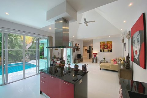 Chalet de 3 dormitorios en Hua Hin, Tailandia № 168737 - foto 26
