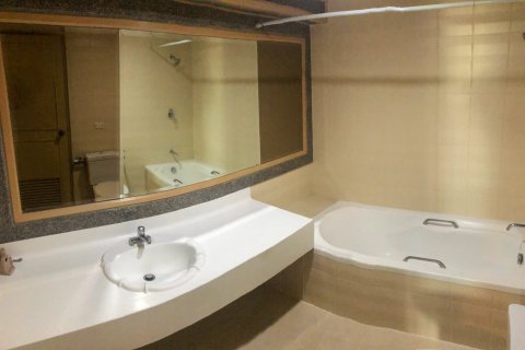 Condominio de 3 dormitorios en Bangkok, Tailandia № 65720 - foto 17