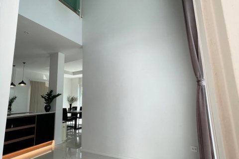 Casa de 4 dormitorios en Mae Rim, Tailandia № 120400 - foto 16