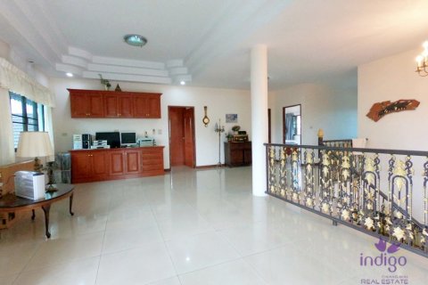 Casa de 5 dormitorios en Chiang Mai, Tailandia № 120402 - foto 13
