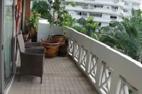Condo in Bangkok, Thailand, 2 bedrooms № 136973 - photo 20