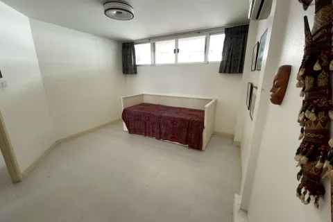 Condo in Bangkok, Thailand, 2 bedrooms № 136973 - photo 17
