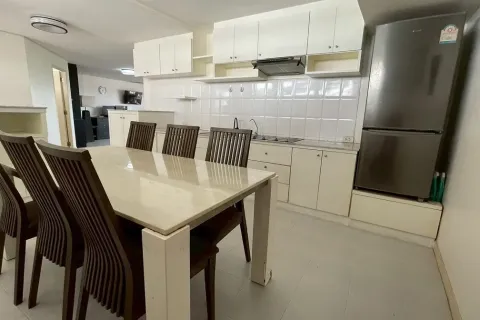 Condo in Bangkok, Thailand, 2 bedrooms № 136973 - photo 13
