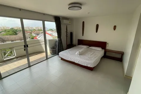 Condo in Bangkok, Thailand, 2 bedrooms № 136973 - photo 15