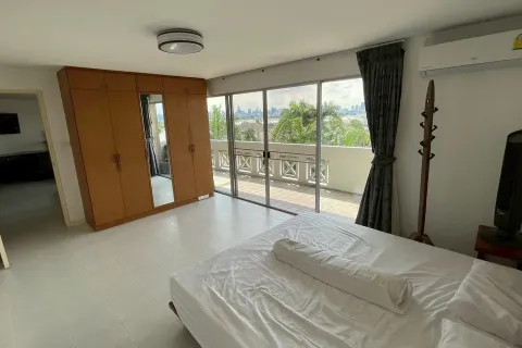Condo in Bangkok, Thailand, 2 bedrooms № 136973 - photo 16