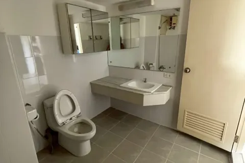 Condo in Bangkok, Thailand, 2 bedrooms № 136973 - photo 19