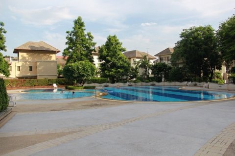 Condo in Bangkok, Thailand, 2 bedrooms № 136973 - photo 23