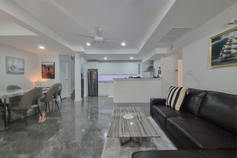 Chalet de 2 dormitorios en Kathu, Tailandia № 173381 - foto 9