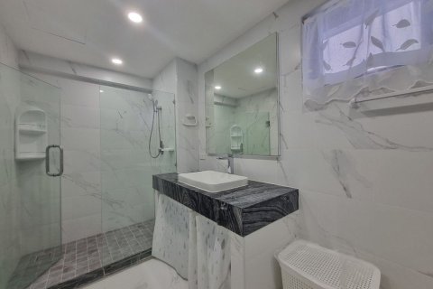 Chalet de 2 dormitorios en Kathu, Tailandia № 173381 - foto 27