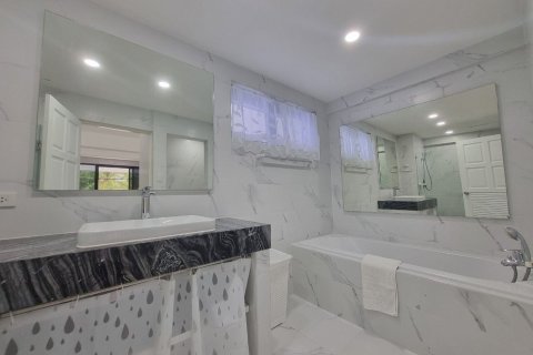 Chalet de 2 dormitorios en Kathu, Tailandia № 173381 - foto 26
