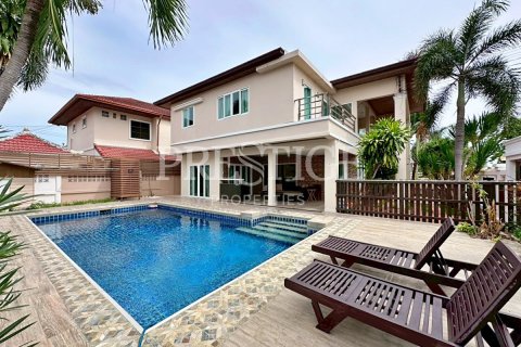 Casa de 4 dormitorios en Pattaya, Tailandia № 197473