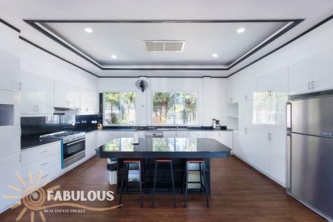 Chalet de 5 dormitorios en Kamala, Tailandia № 179354 - foto 7