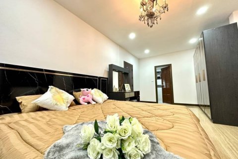 Casa de 4 dormitorios en Pattaya, Tailandia № 70372 - foto 18