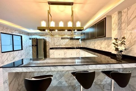 Casa de 4 dormitorios en Pattaya, Tailandia № 70372 - foto 9