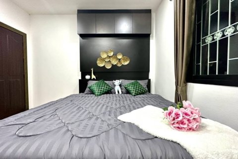 Casa de 4 dormitorios en Pattaya, Tailandia № 70372 - foto 16